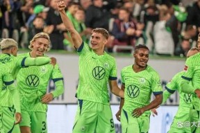 包含赛地聚焦：德国杯集结日热度飙升，奥兰多魔术回应争议，底气十足，临场指挥获称赞的词条